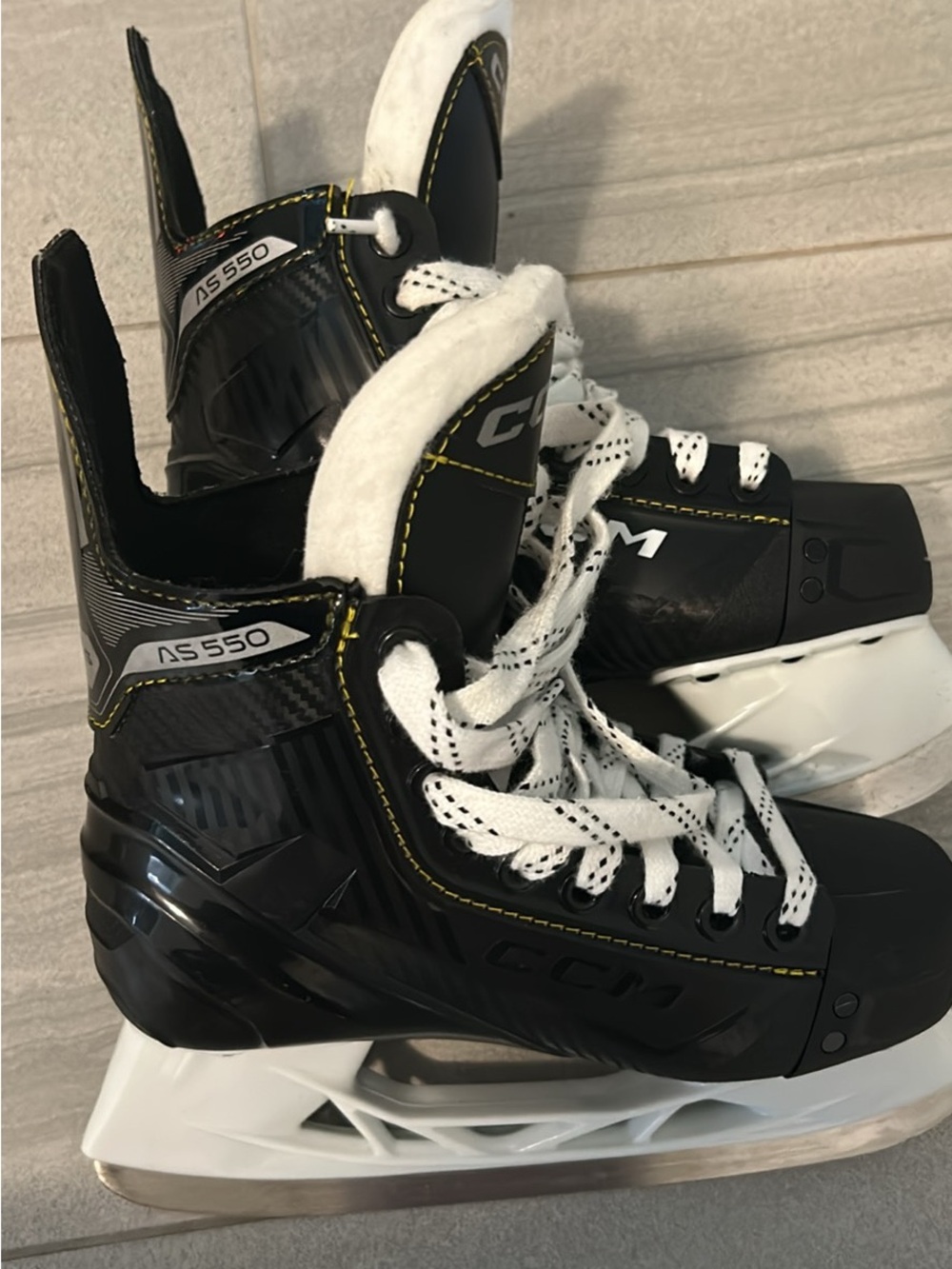 CCM Kids Hockey Skates Youth2